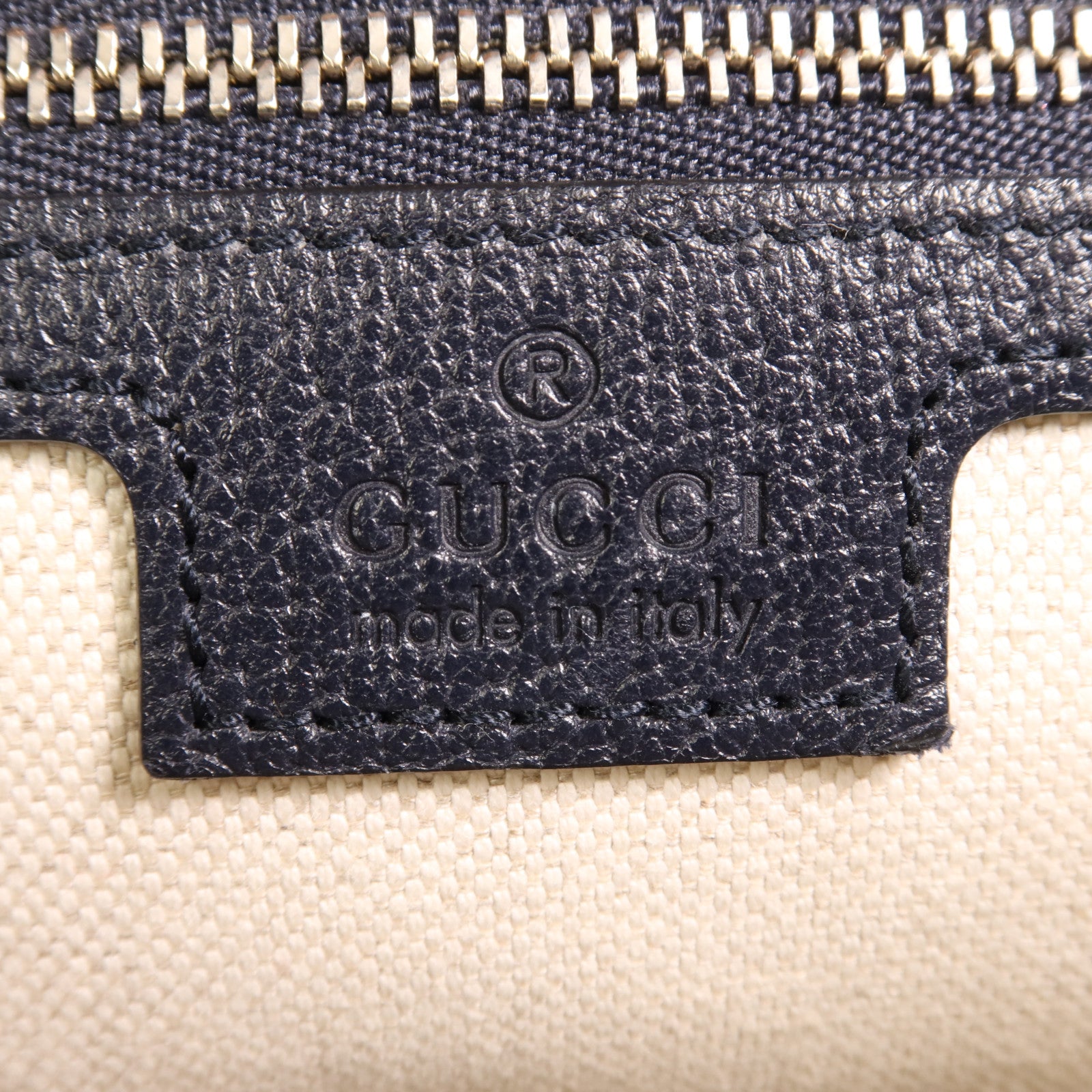 GUCCI 塗層帆布Ophidia GG銀扣肩背袋