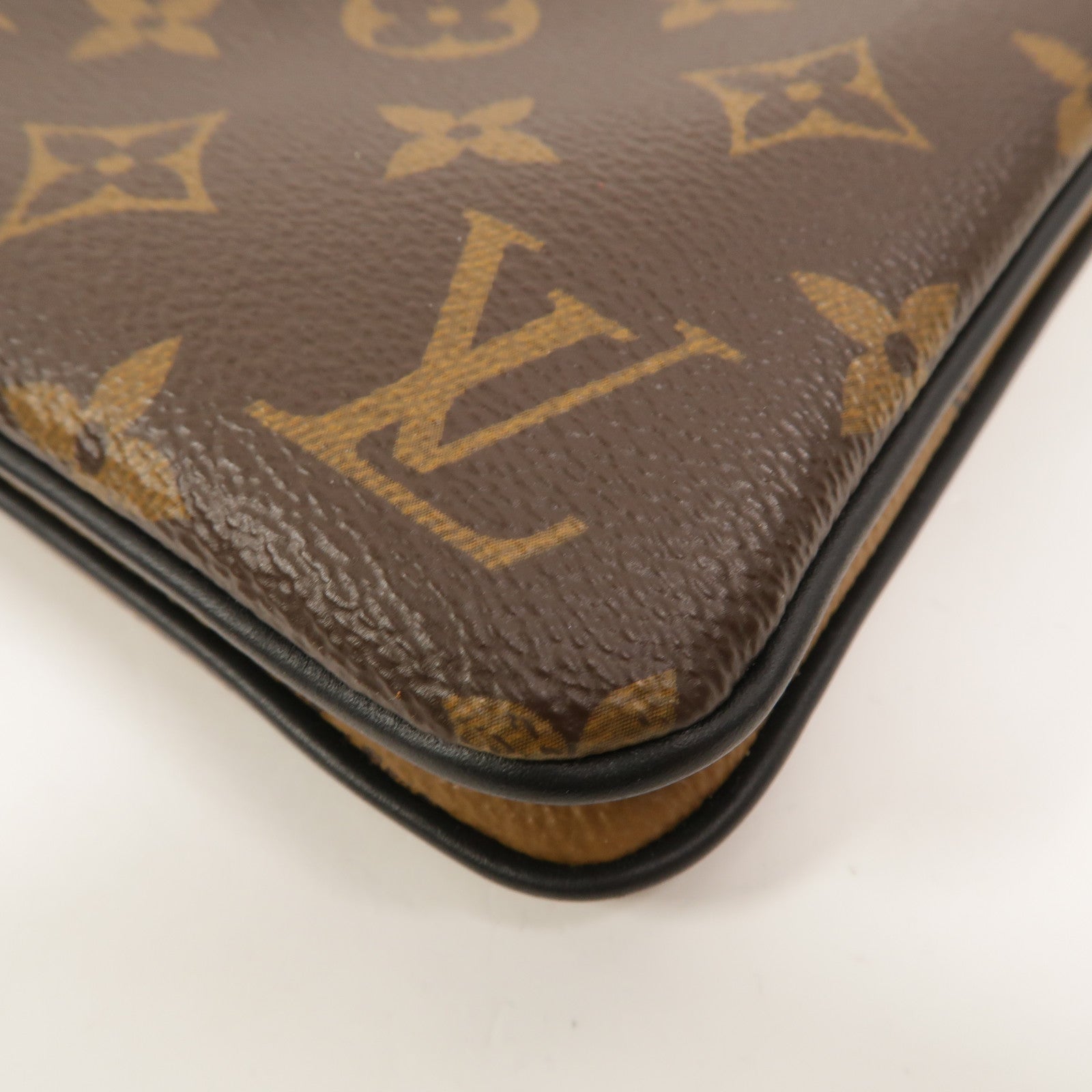 LOUIS VUITTON Monogram Giant Reverse Double Zip Pochette金扣肩背袋