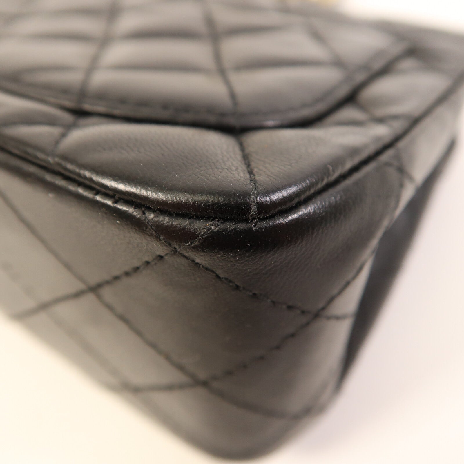 CHANEL 羊皮皮革Mini Classic 17金扣鏈帶肩背袋