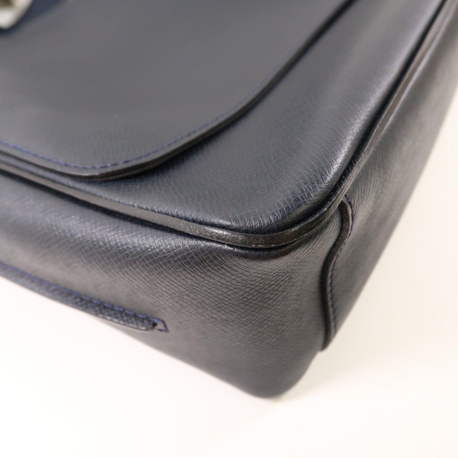 LOUIS VUITTON Taiga Roman MM銀扣肩背袋