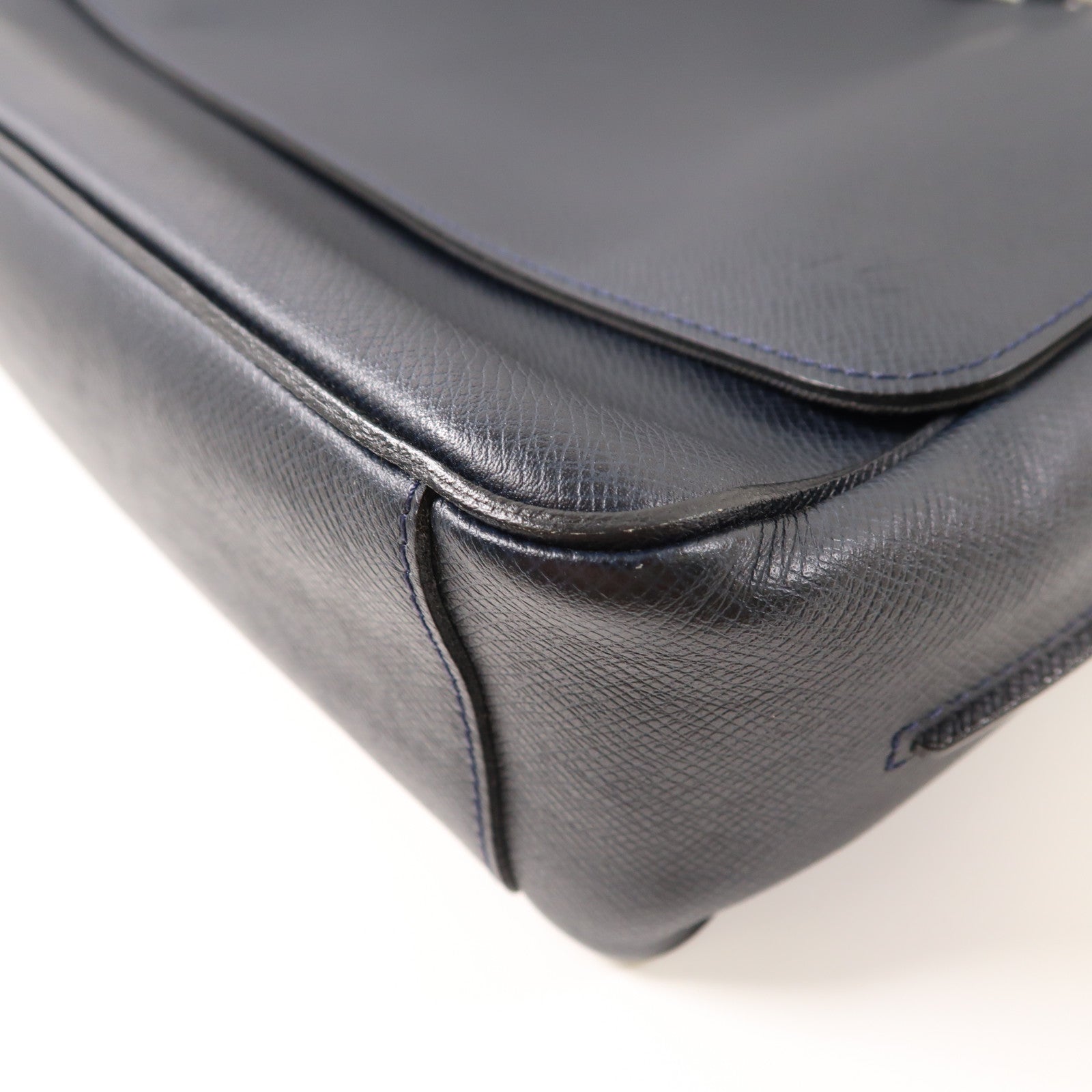LOUIS VUITTON Taiga Roman MM銀扣肩背袋