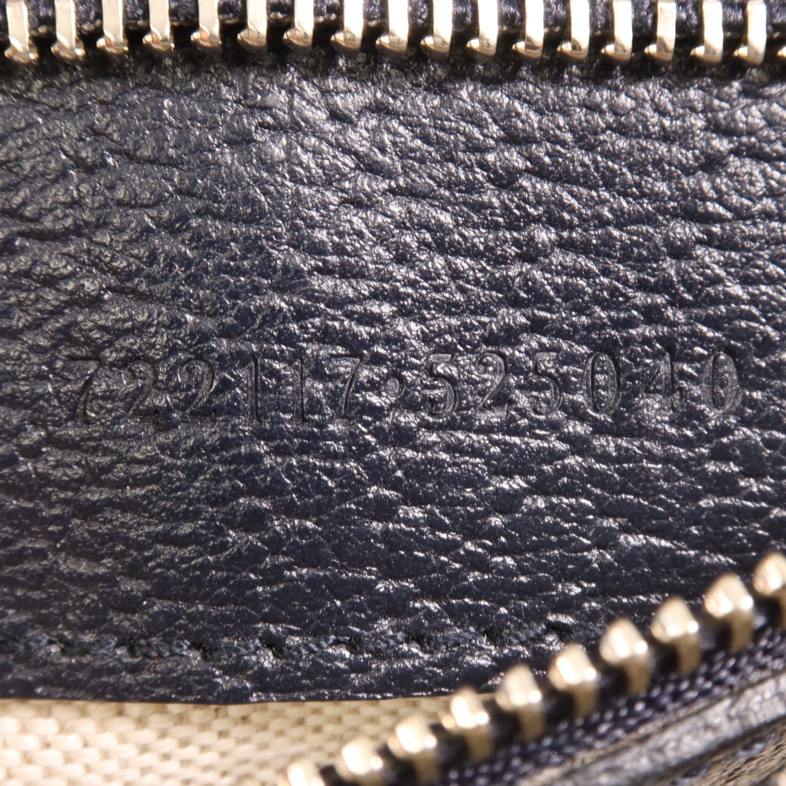 GUCCI 塗層帆布Ophidia GG銀扣肩背袋