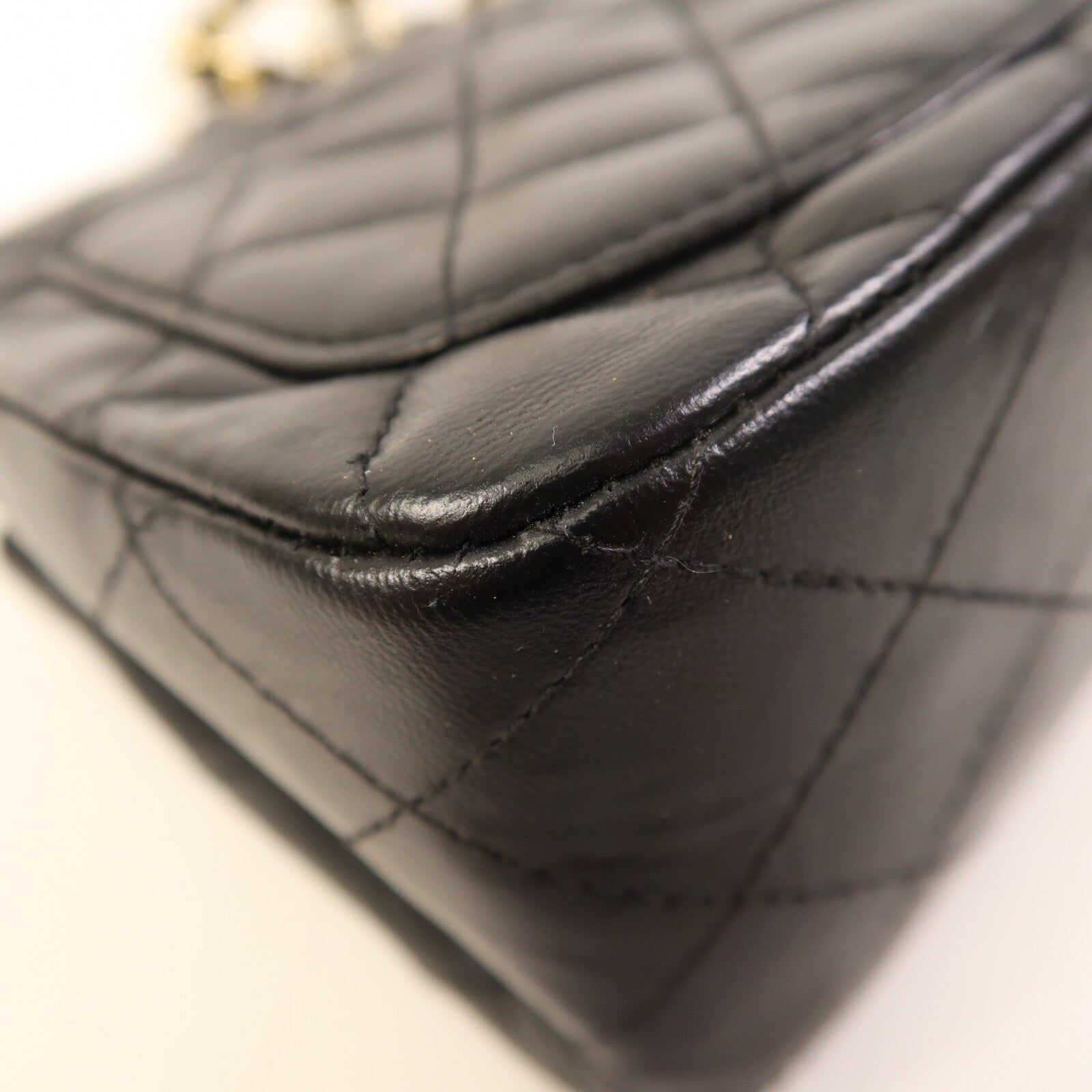 CHANEL 羊皮皮革Mini Classic 17金扣鏈帶肩背袋