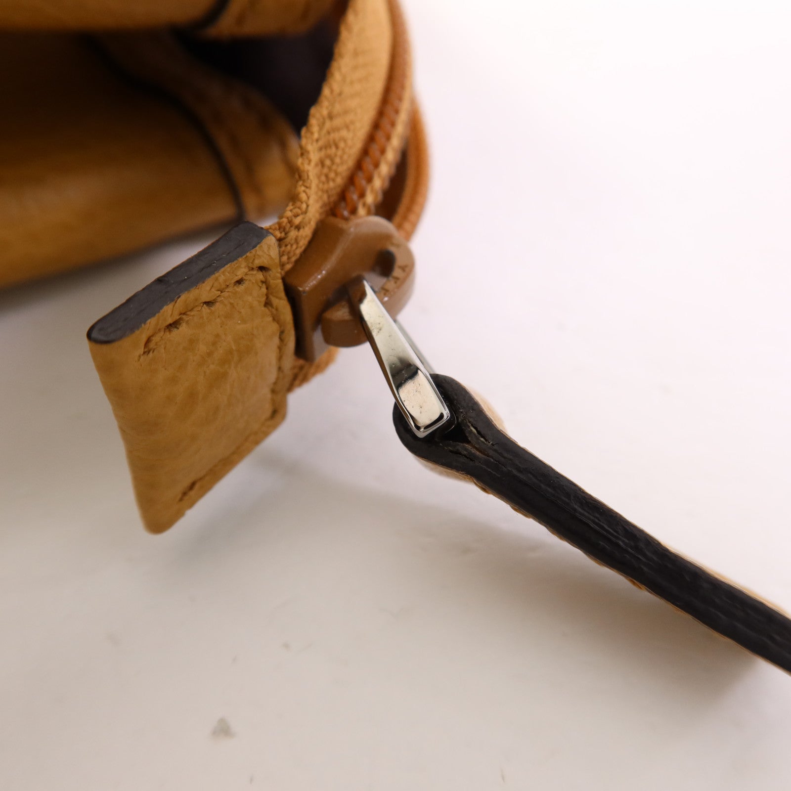 GUCCI 牛皮皮革Shoulder Bag銀扣肩背袋