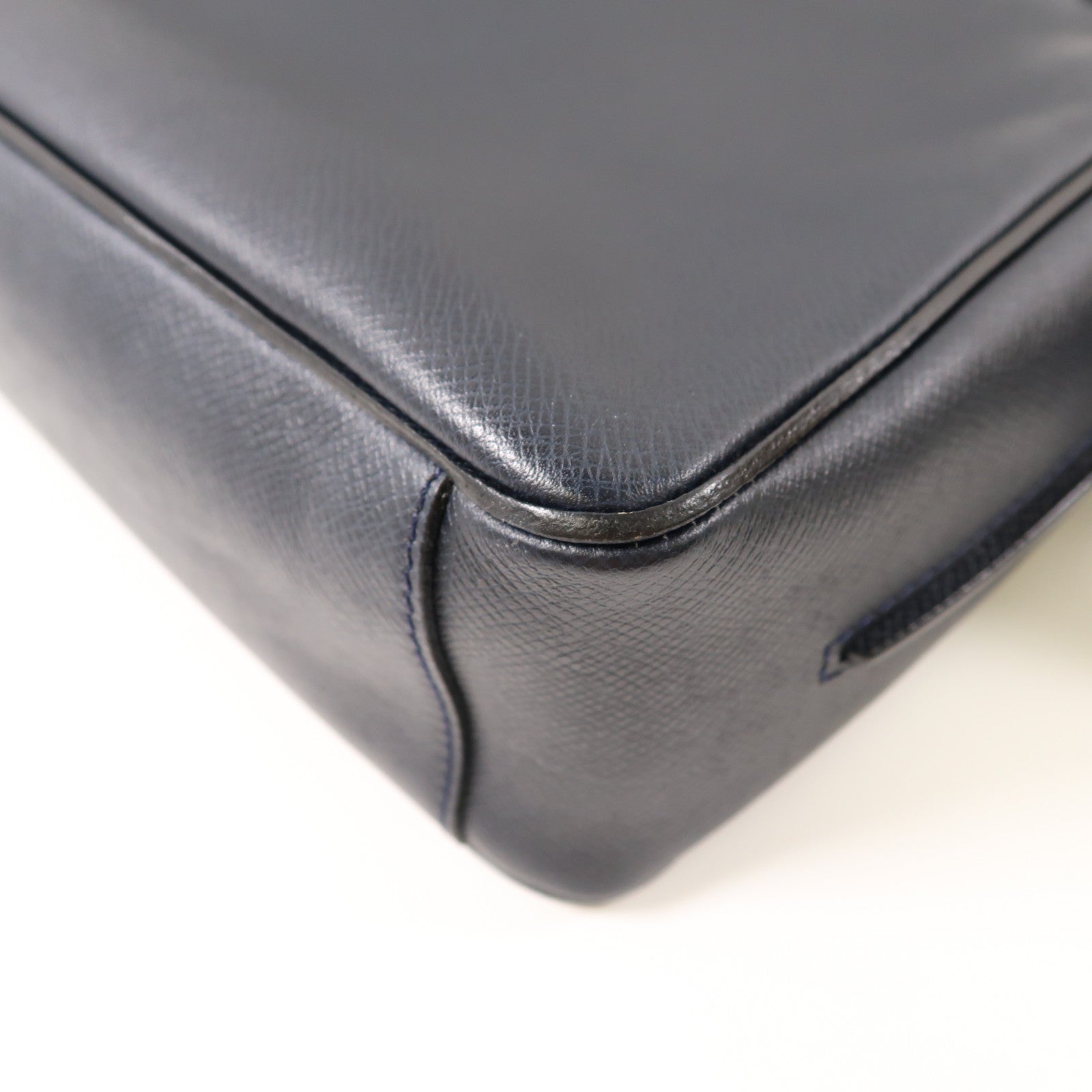 LOUIS VUITTON Taiga Roman MM銀扣肩背袋