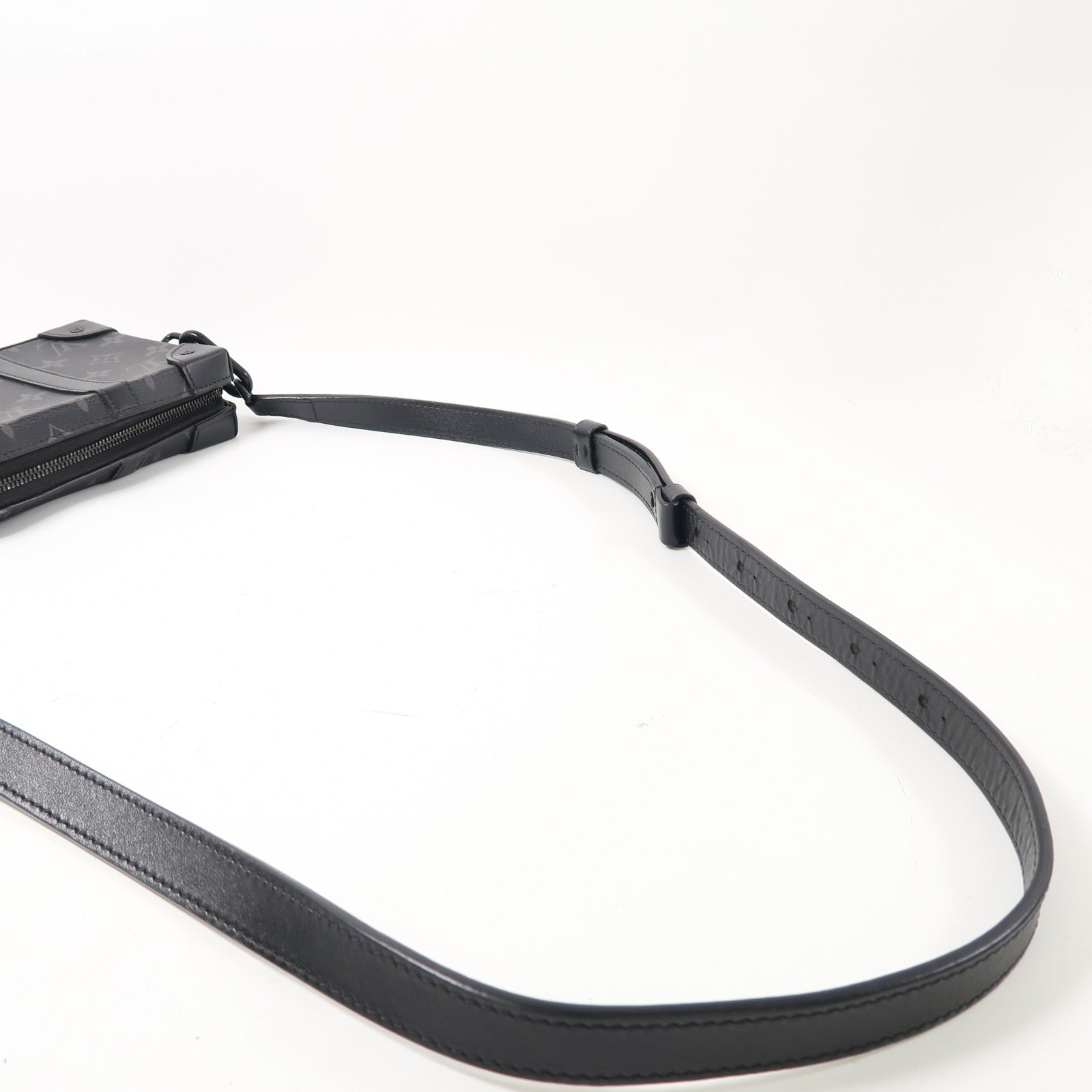 LOUIS VUITTON Monogram Eclipse Soft Trunk Wallet肩背袋黑色