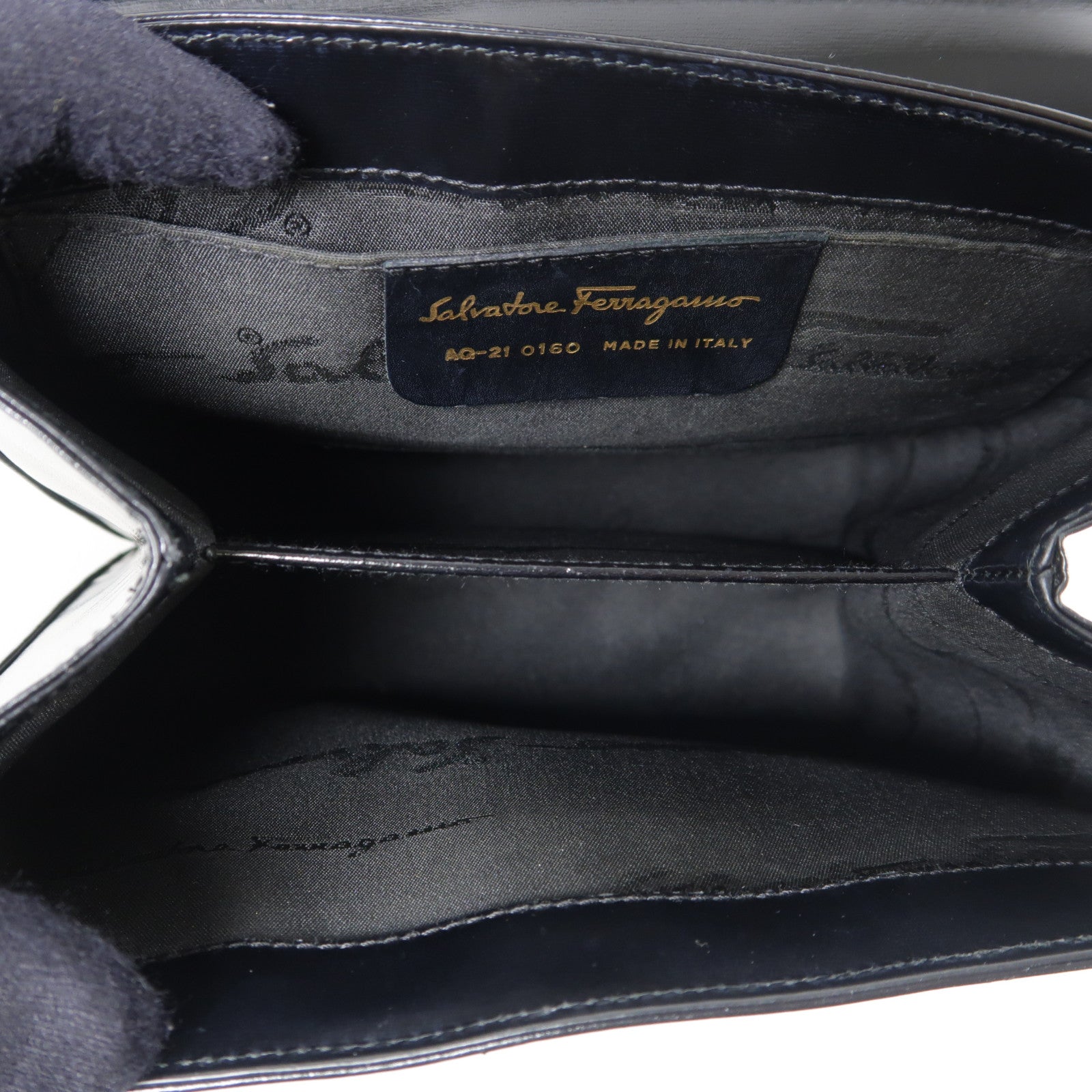 Salvatore Ferragamo 牛皮皮革Hand Bag金扣手挽袋