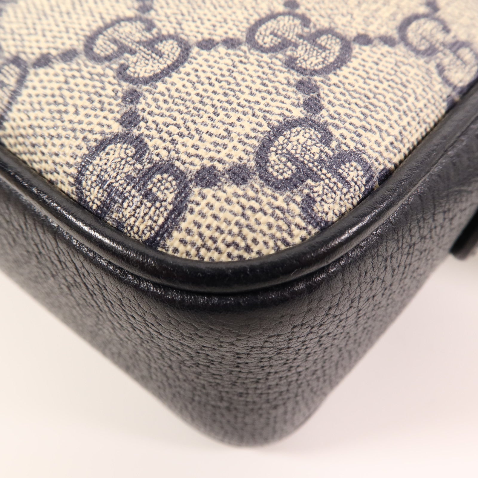 GUCCI 塗層帆布Ophidia GG銀扣肩背袋