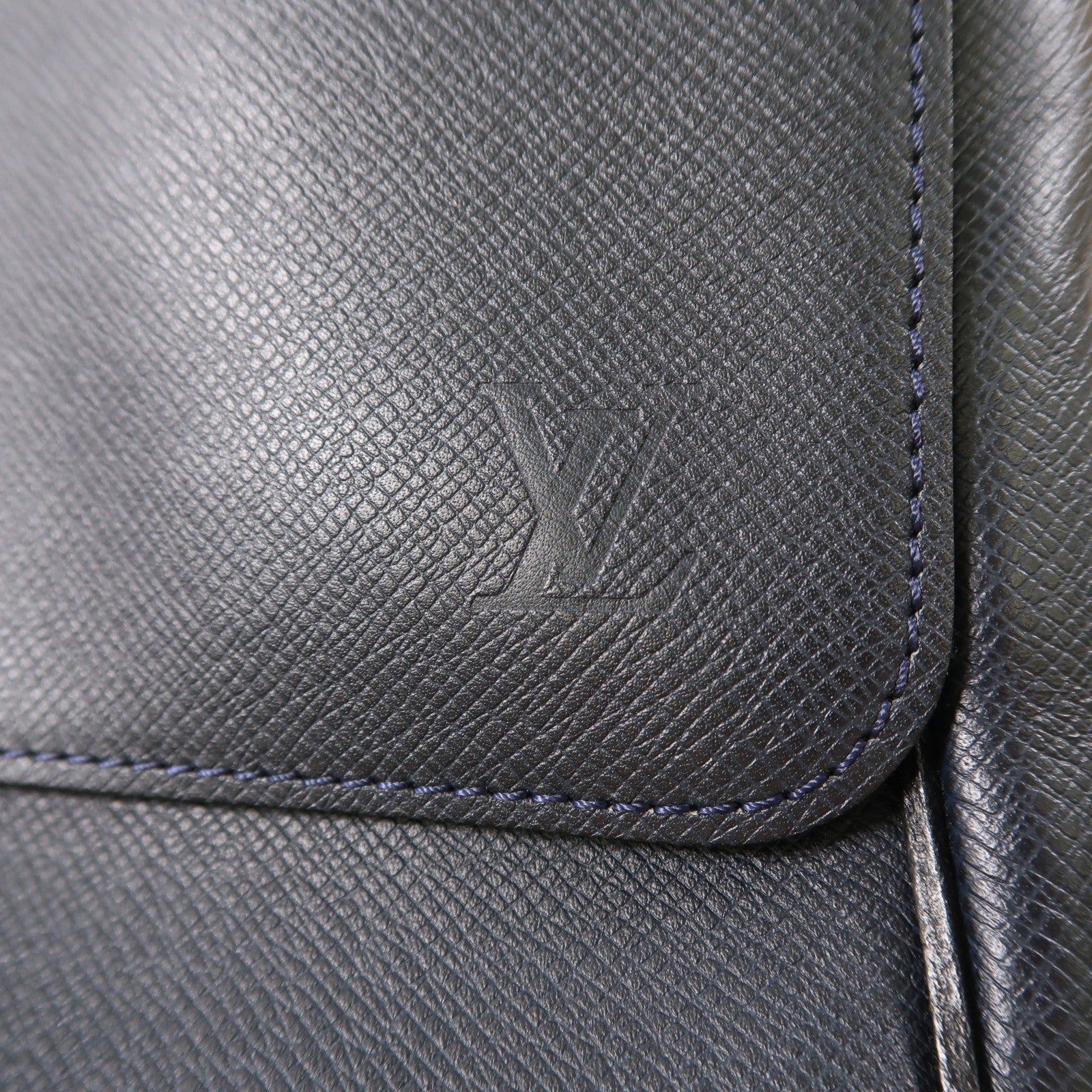 LOUIS VUITTON Taiga Roman MM銀扣肩背袋