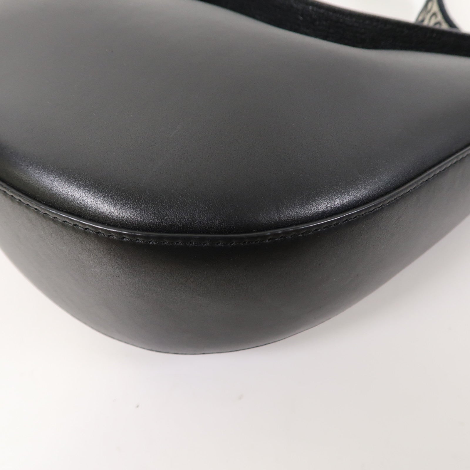 LOEWE 牛皮皮革Luna金扣肩背袋黑色