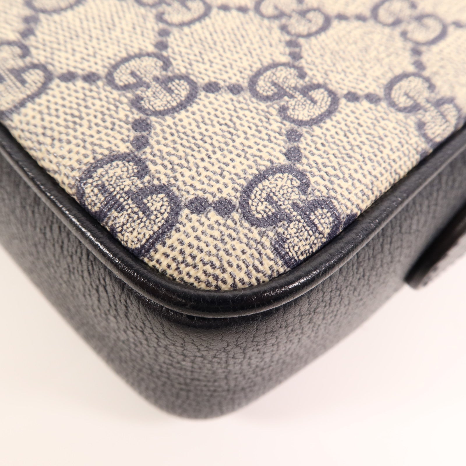 GUCCI 塗層帆布Ophidia GG銀扣肩背袋