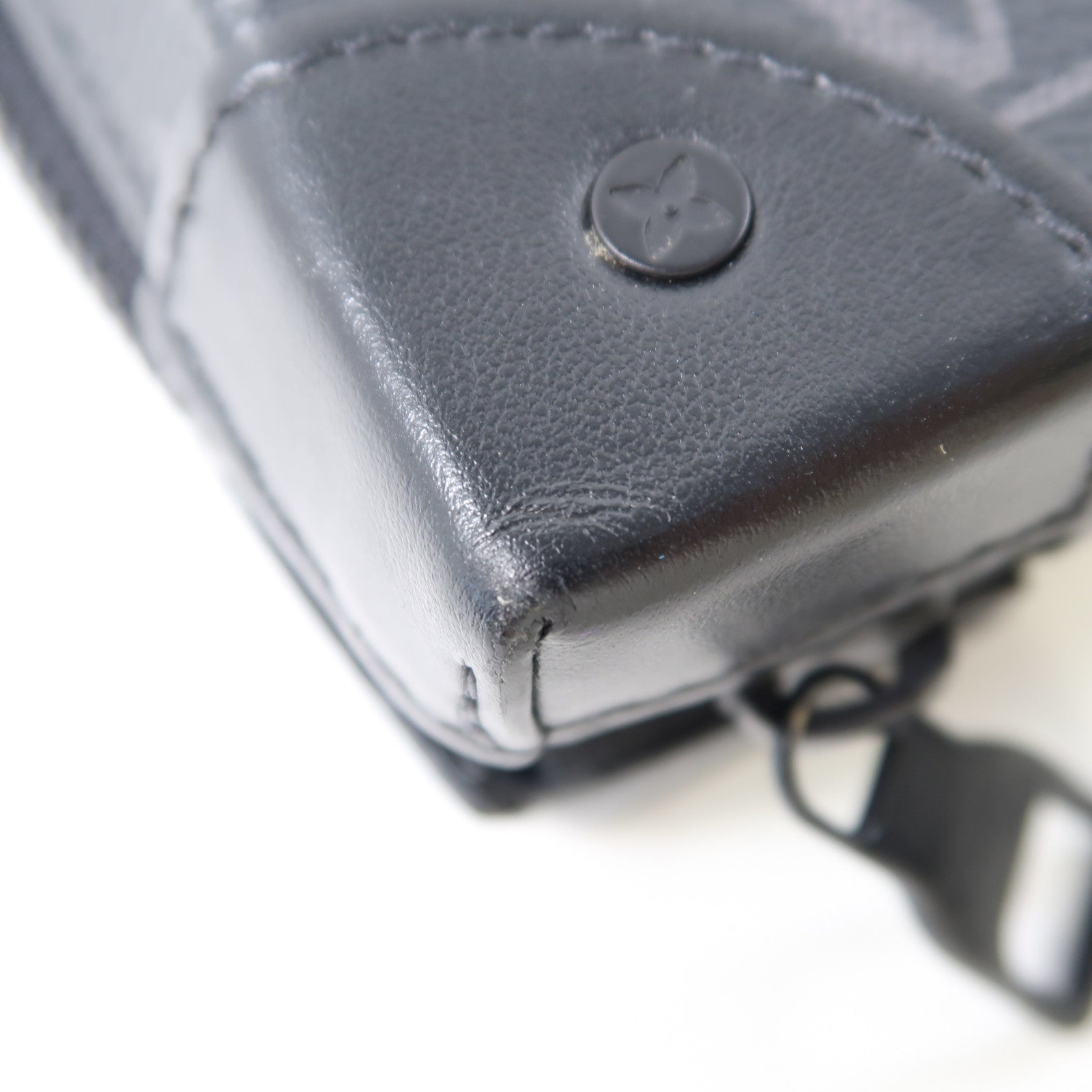 LOUIS VUITTON Monogram Eclipse Soft Trunk Wallet肩背袋黑色