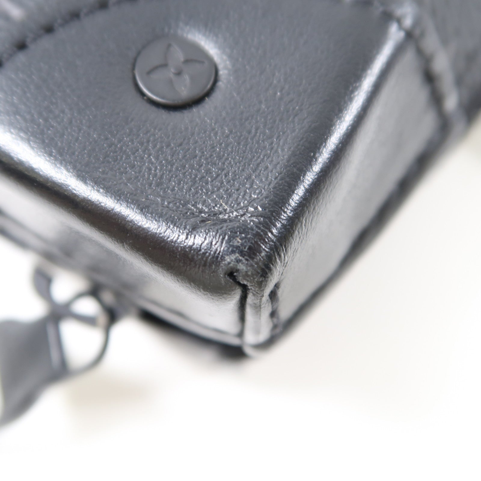 LOUIS VUITTON Monogram Eclipse Soft Trunk Wallet肩背袋黑色