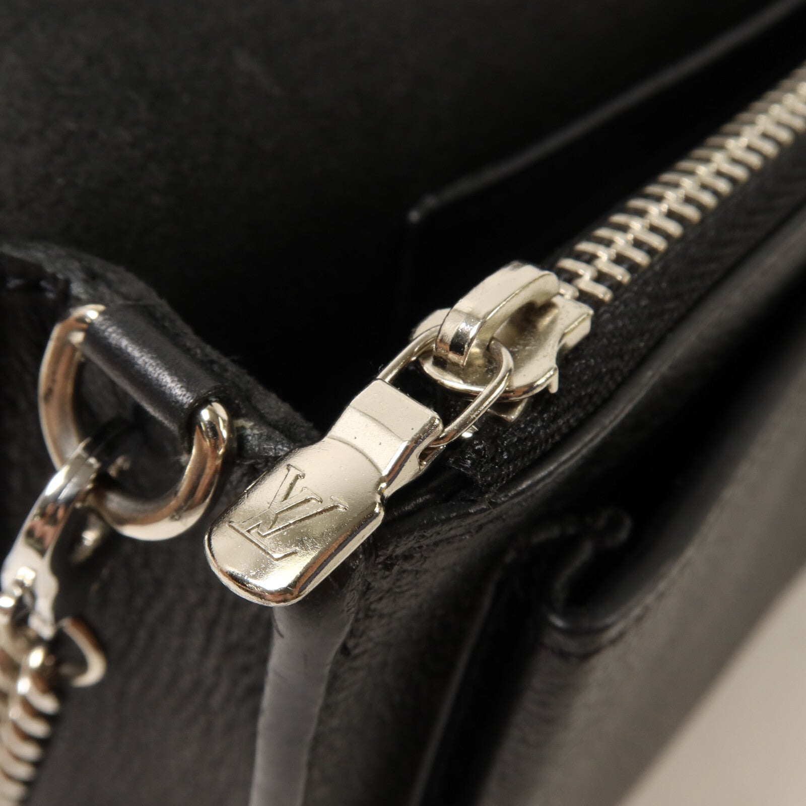 LOUIS VUITTON 【激減優惠】牛皮皮革Mylockme Chain Pochette鏈帶肩背袋