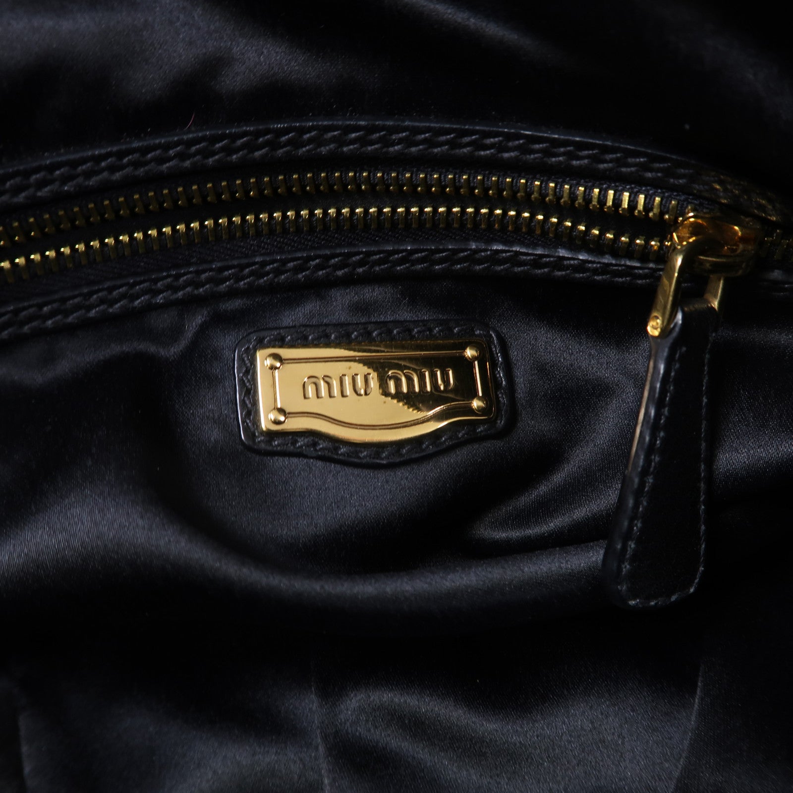 Miu Miu 牛皮皮革Hand Bag金扣手挽袋黑色