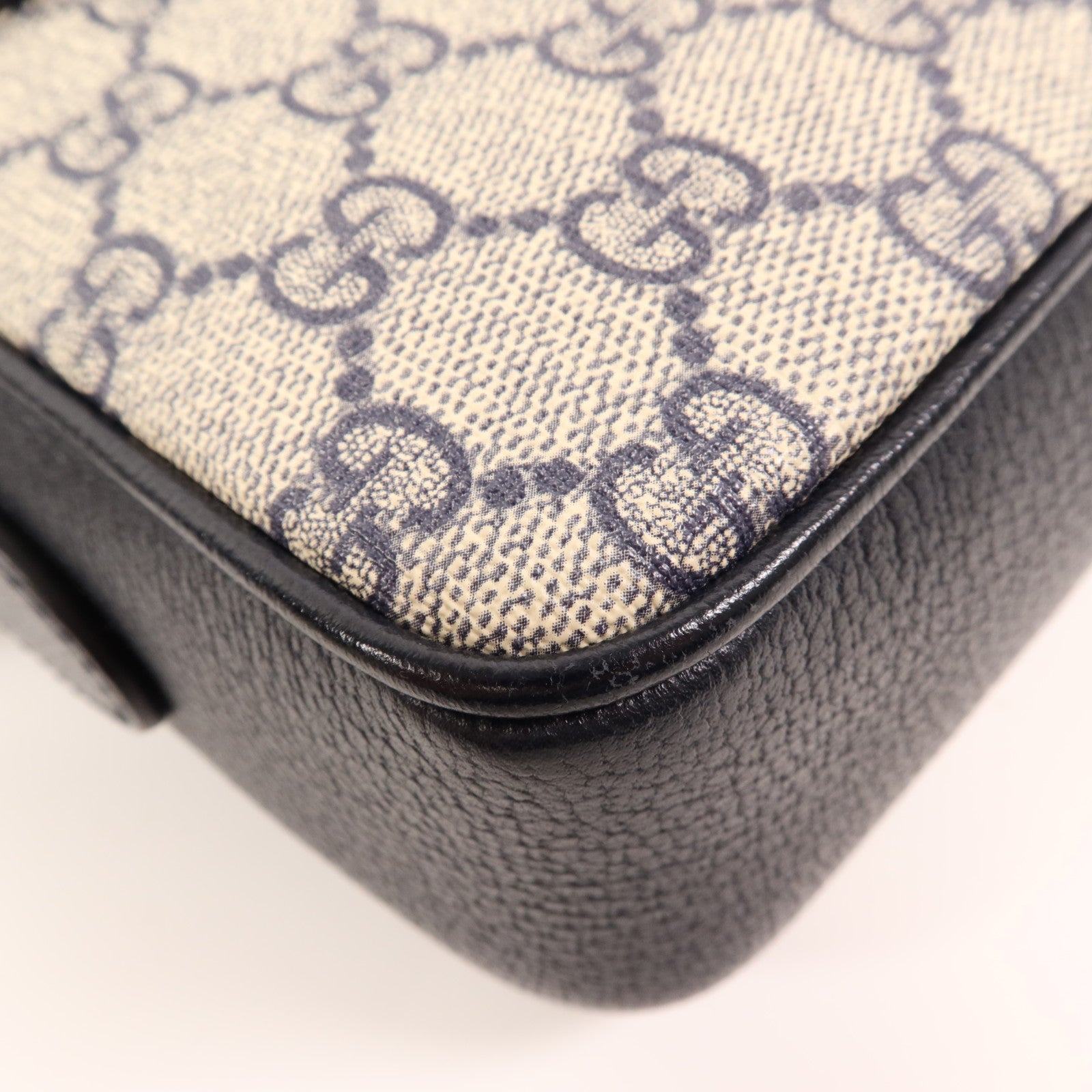 GUCCI 塗層帆布Ophidia GG銀扣肩背袋