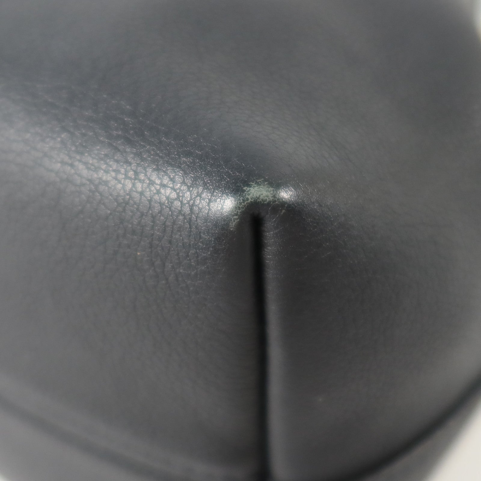 LOUIS VUITTON 牛皮皮革Lockme Bucket金扣手挽袋
