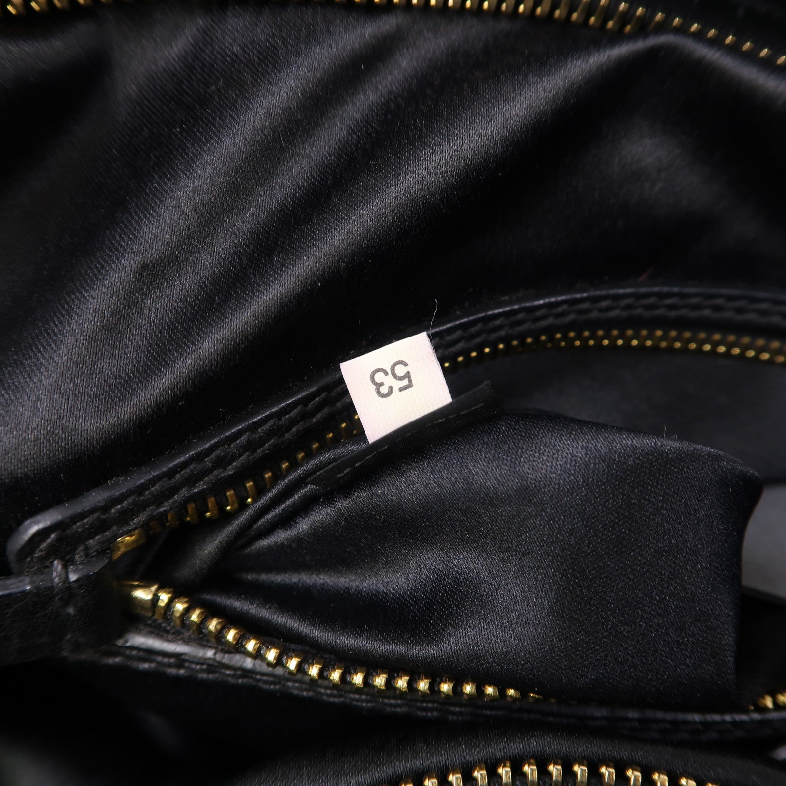 Miu Miu 牛皮皮革Hand Bag金扣手挽袋黑色
