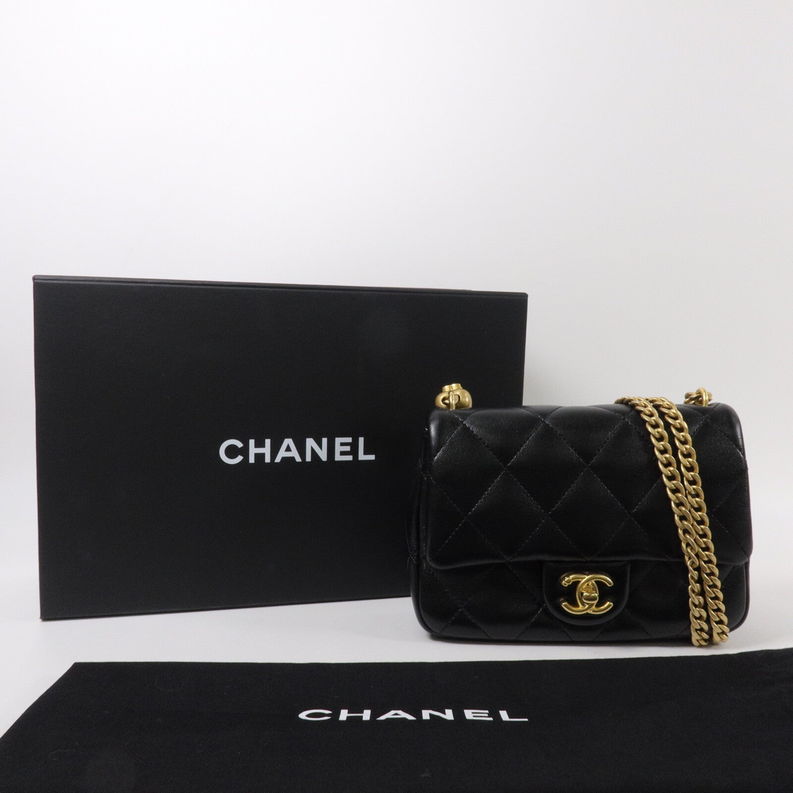 CHANEL 牛皮皮革Heart Crush Flap鏈帶肩背袋