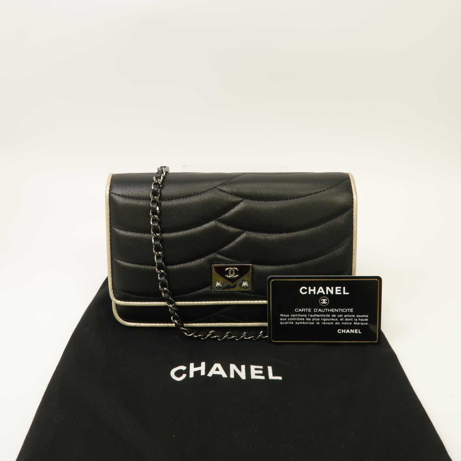 CHANEL 羊皮皮革Wallet On Chain Shoulder Bag銀扣鏈帶肩背袋黑色