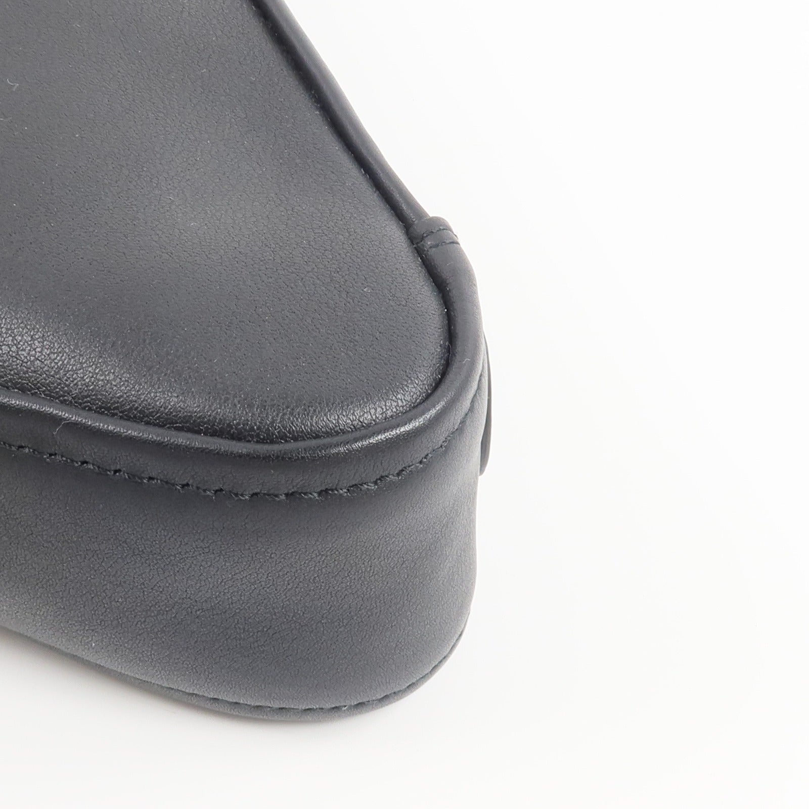 BALENCIAGA 牛皮皮革Triangle Clutch手拿包