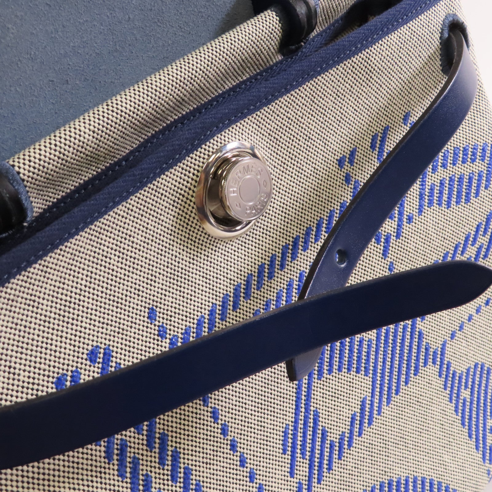 HERMES Brides De Gala Toile H帆布Herbag Zip Retourne PM銀扣手挽肩背兩用袋寶藍色/白色
