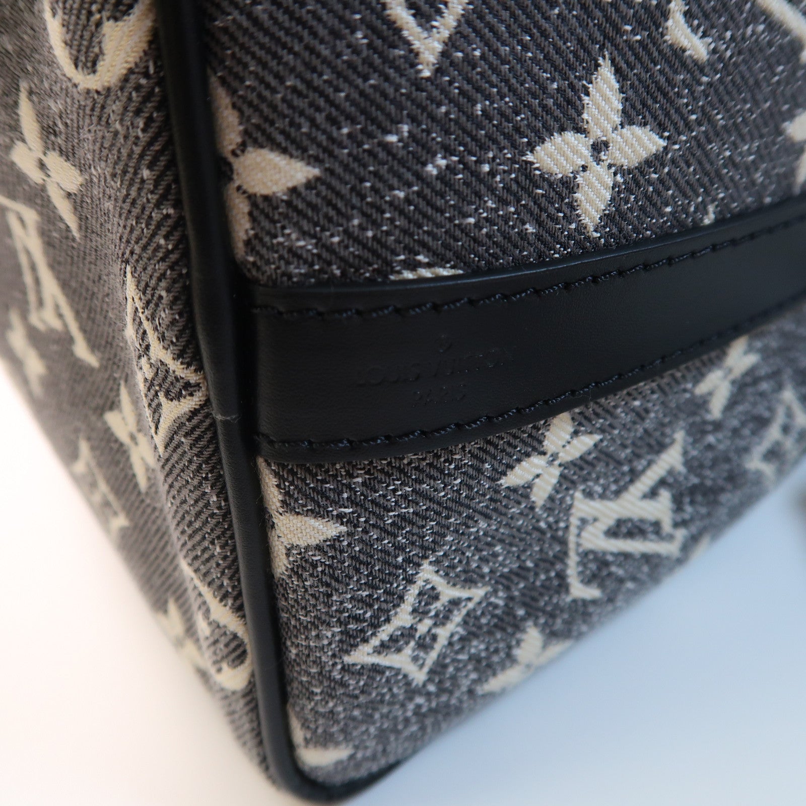 LOUIS VUITTON Monogram Jacquard Denim Speedy Bandouliere 25銀扣手挽肩背兩用袋灰色
