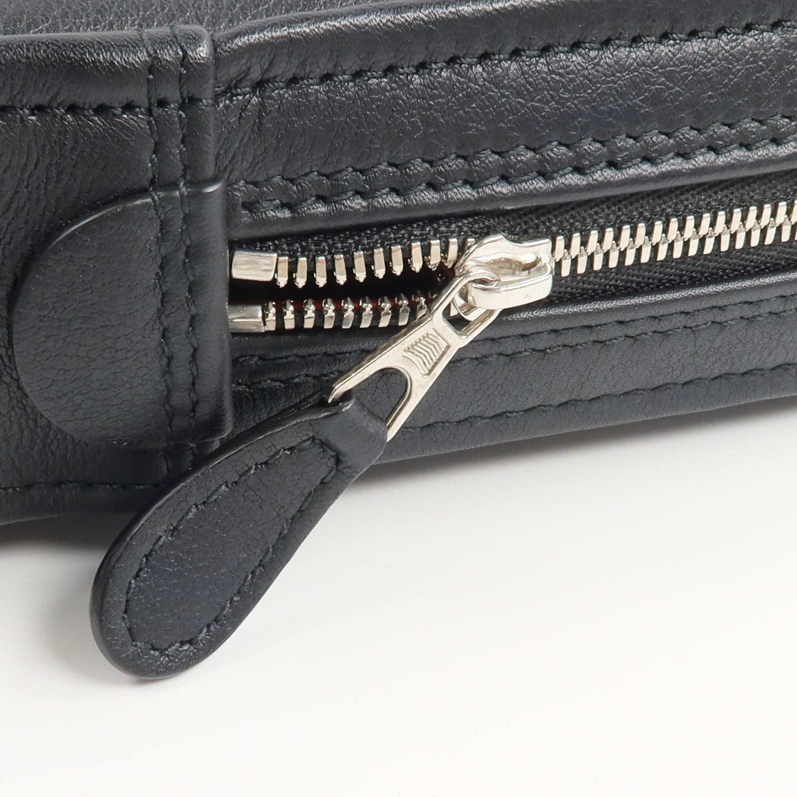 BALENCIAGA 牛皮皮革Triangle Clutch手拿包