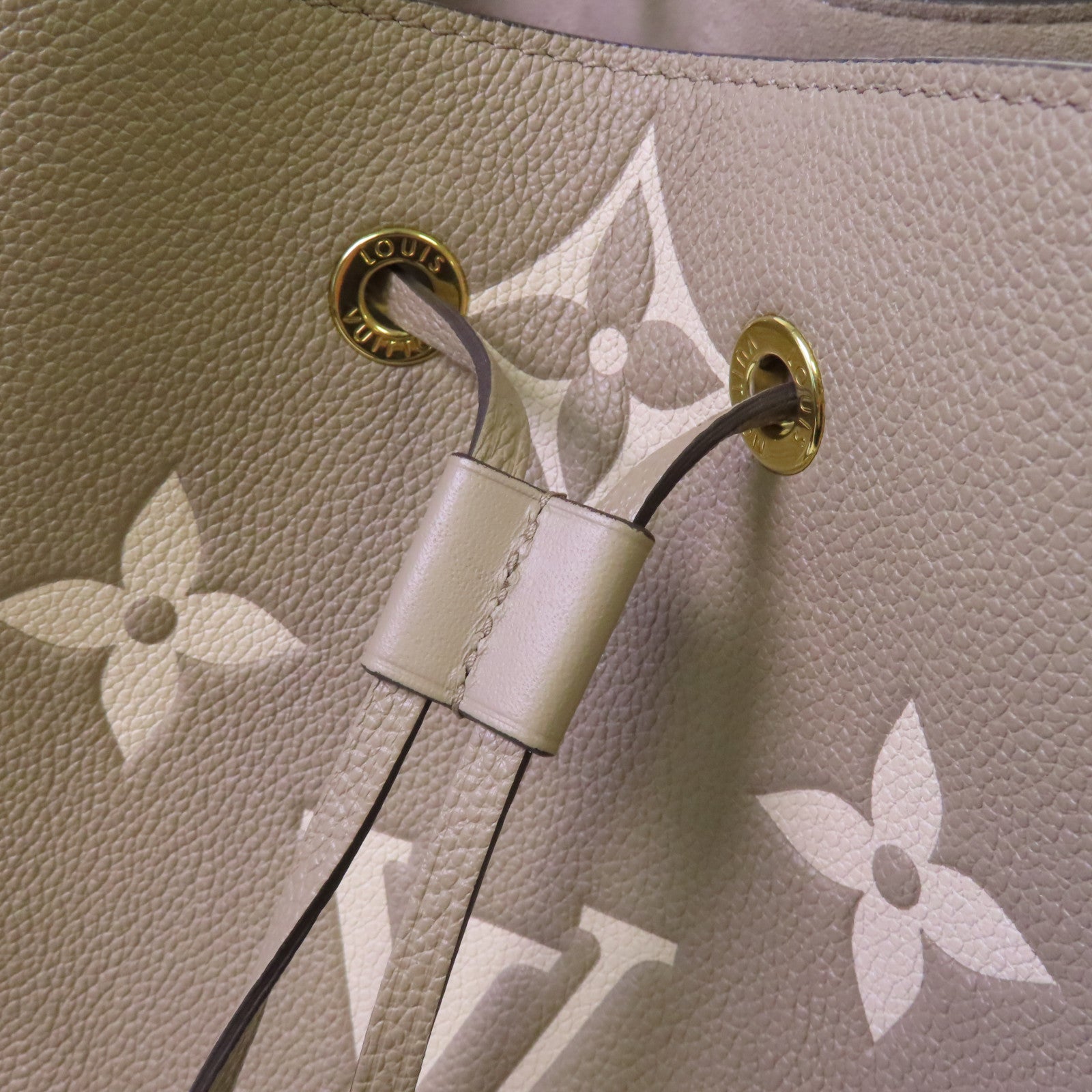 LOUIS VUITTON Monogram Empreinte NeoNoe MM 2way Shoulder Bag金扣手挽肩背兩用袋斑鳩灰色/奶油色