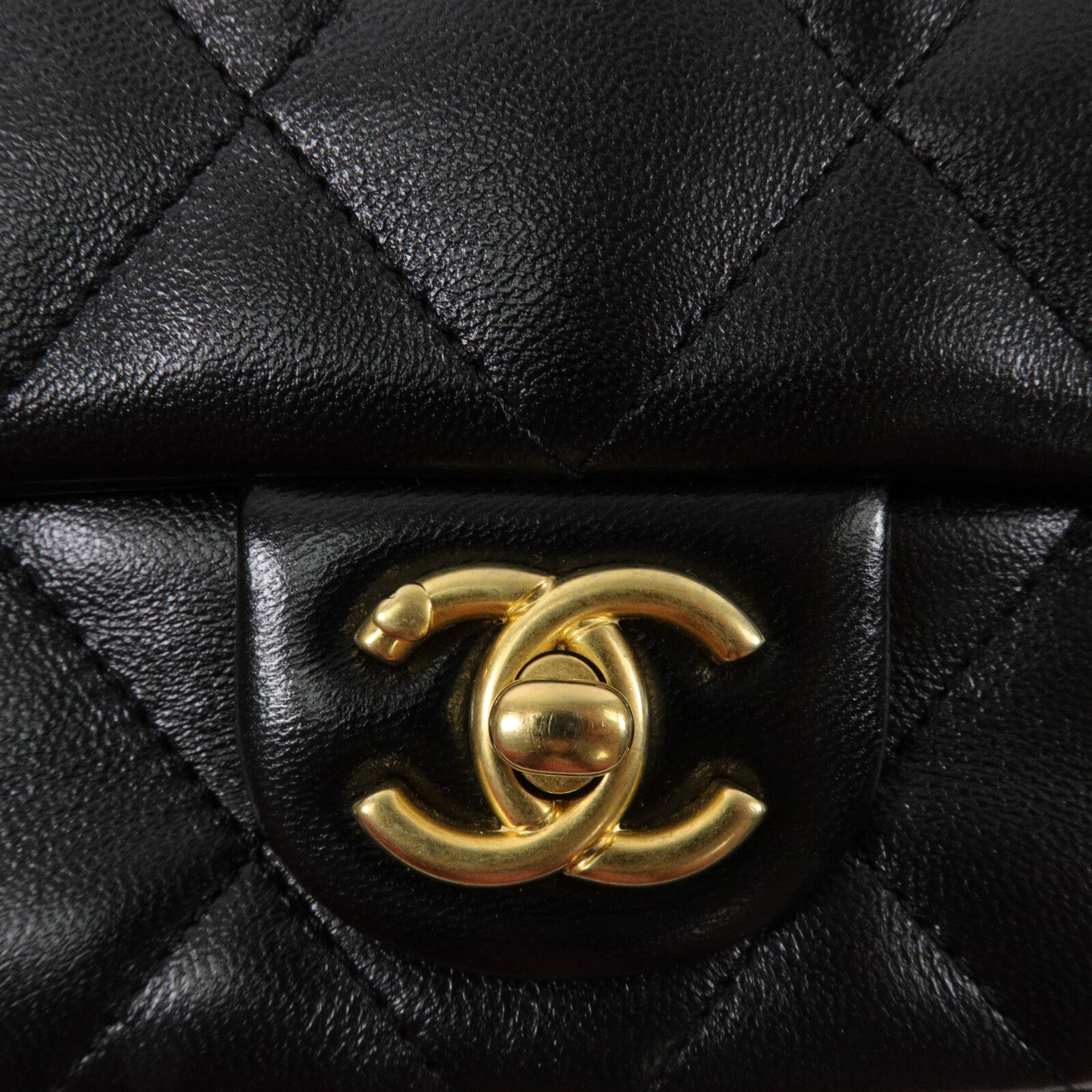 CHANEL 牛皮皮革Heart Crush Flap鏈帶肩背袋