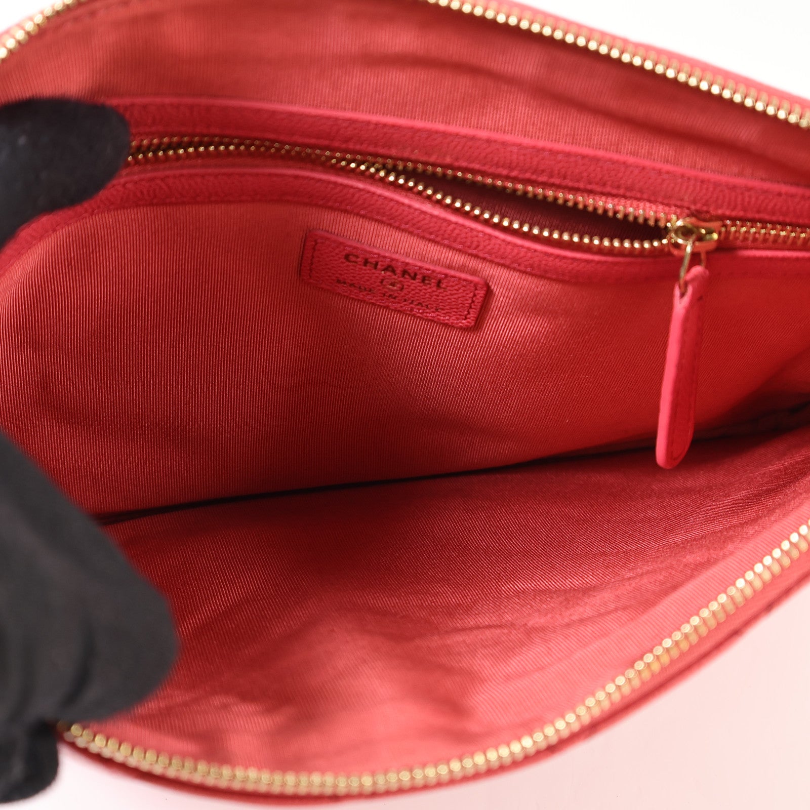 CHANEL 牛皮皮革Pouch金扣手拿包