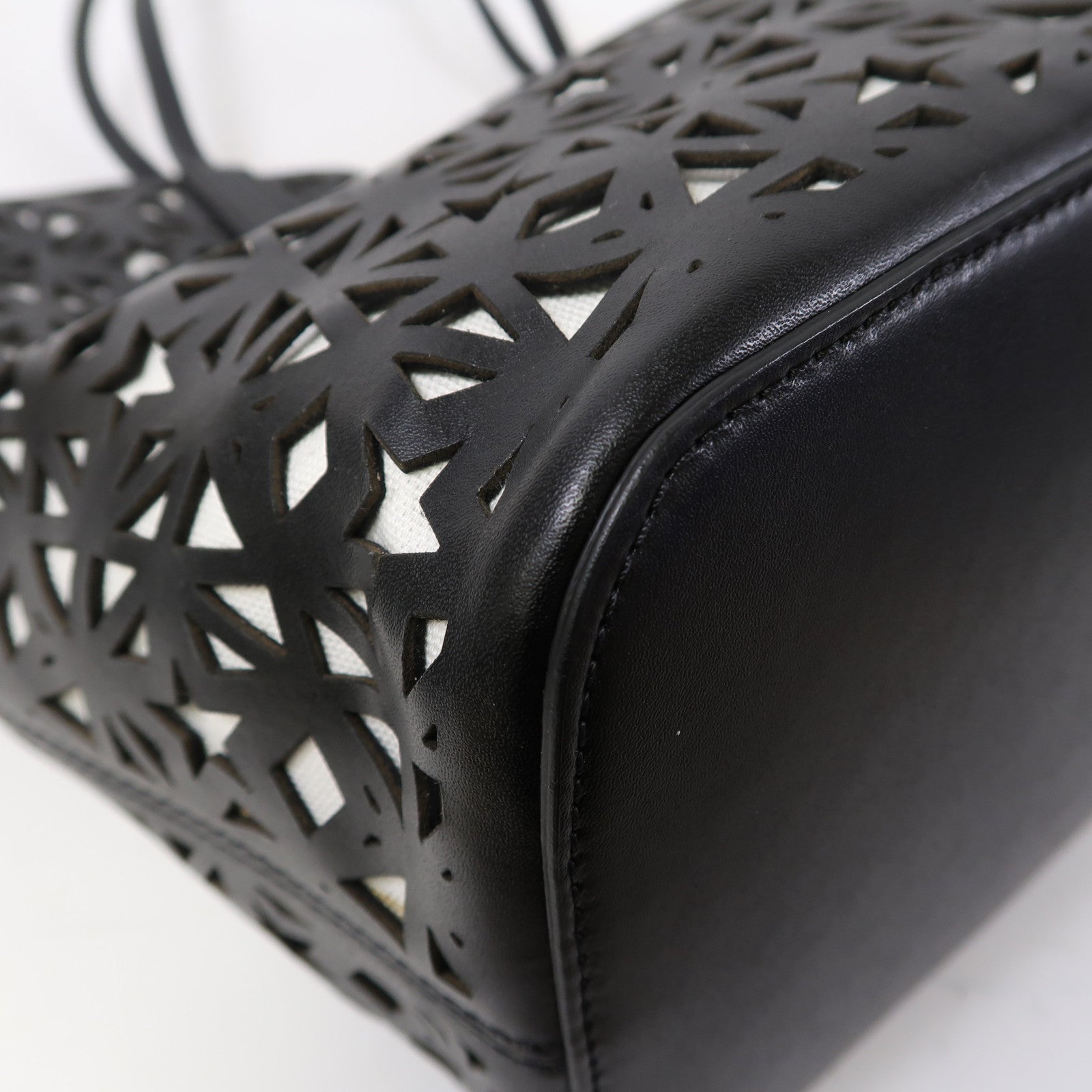 GIVENCHY 牛皮皮革Antigona Shopper銀扣手挽袋黑色