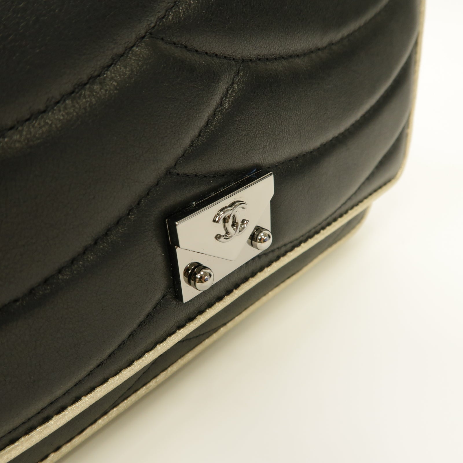 CHANEL 羊皮皮革Wallet On Chain Shoulder Bag銀扣鏈帶肩背袋黑色