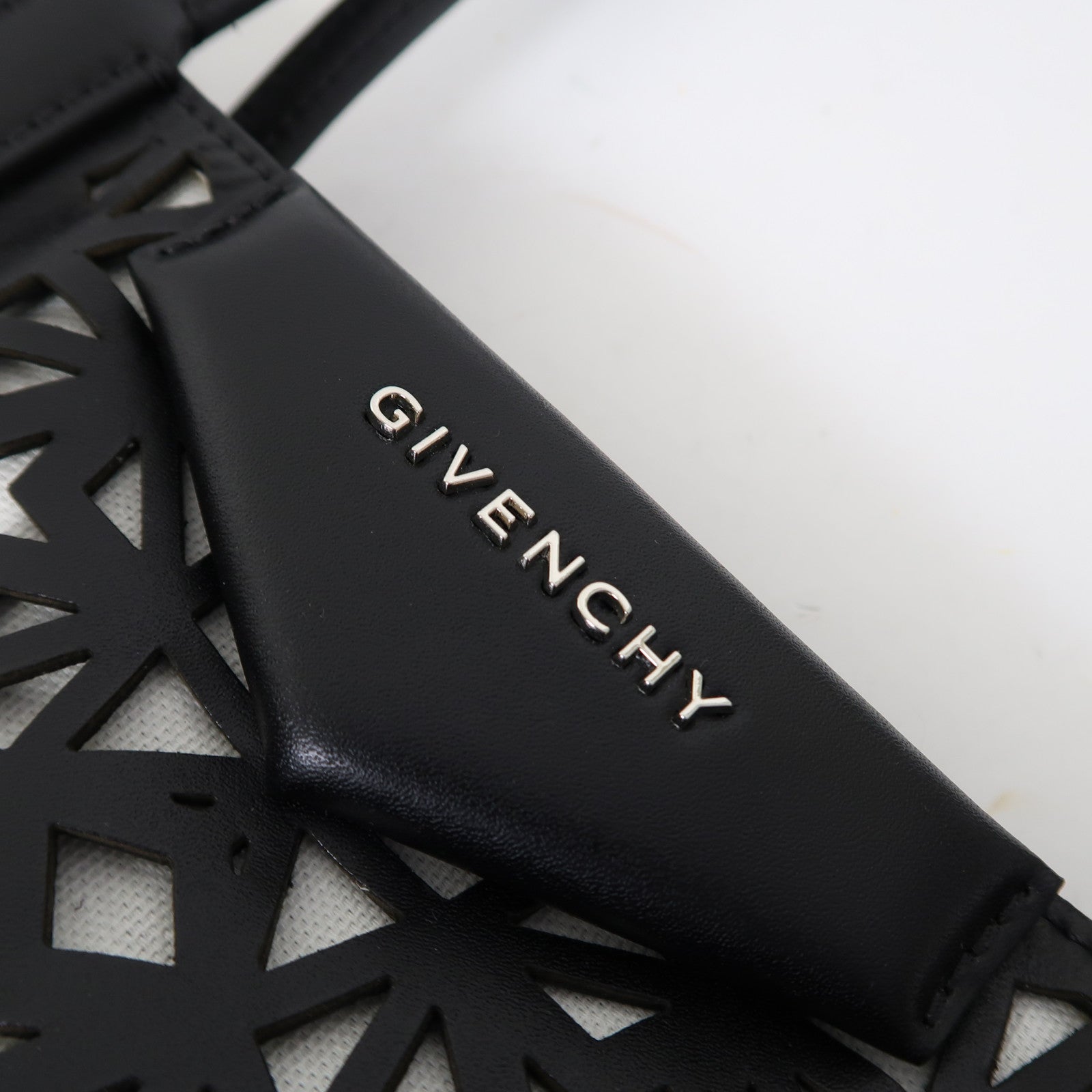 GIVENCHY 牛皮皮革Antigona Shopper銀扣手挽袋黑色