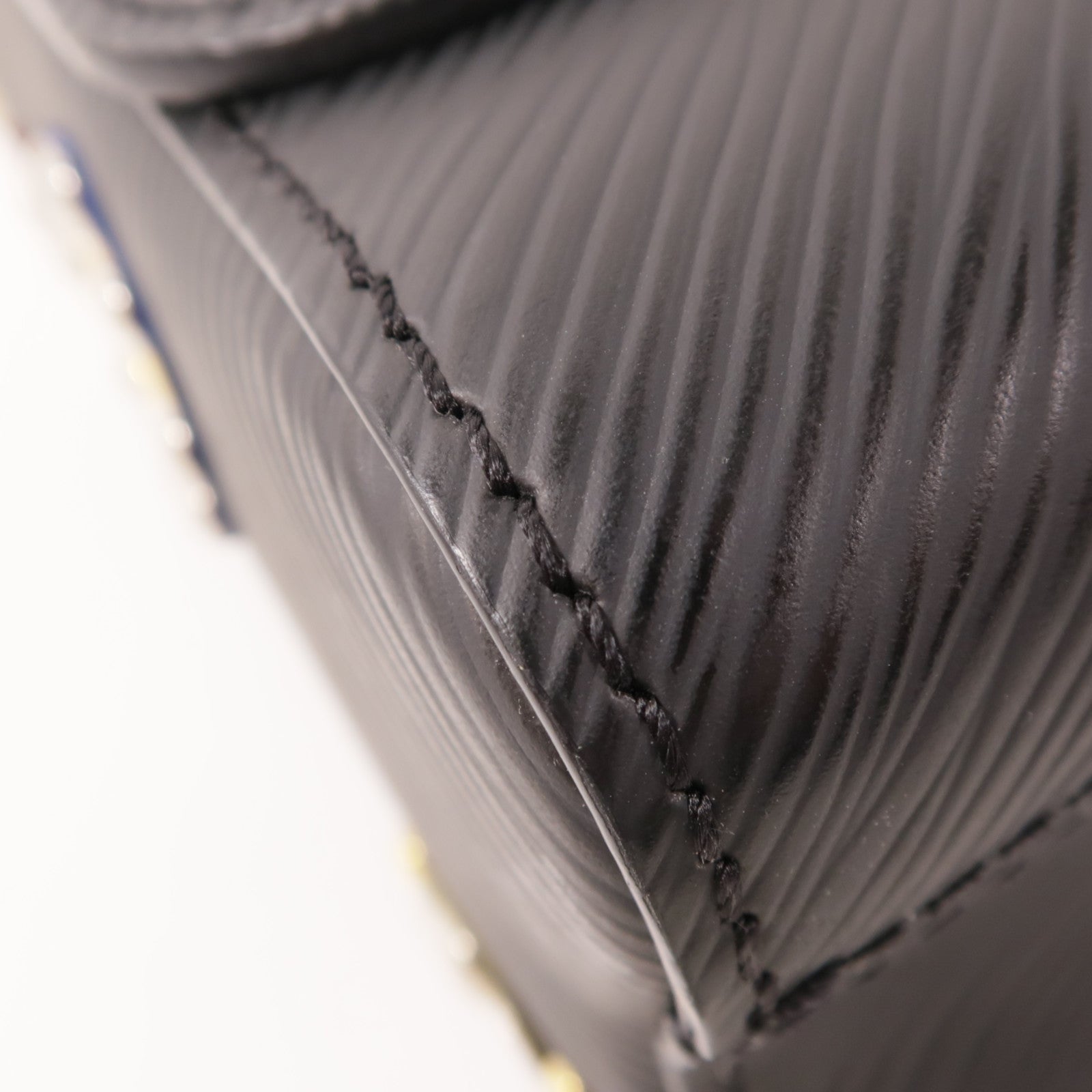 LOUIS VUITTON Epi Mechanical Flowers Twist金扣肩背袋