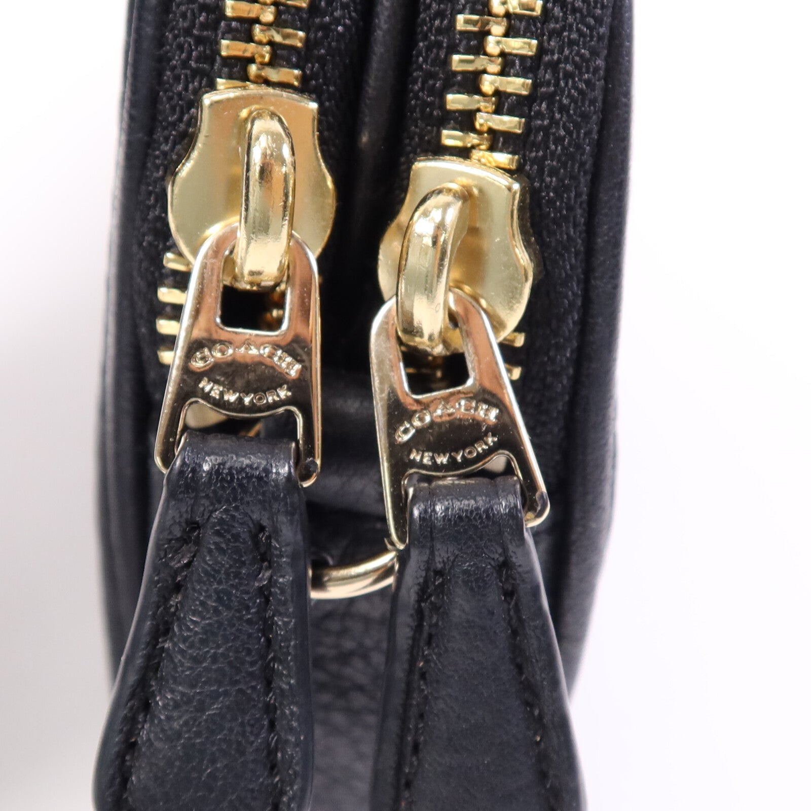 COACH 牛皮皮革Shoulder Bag金扣肩背袋