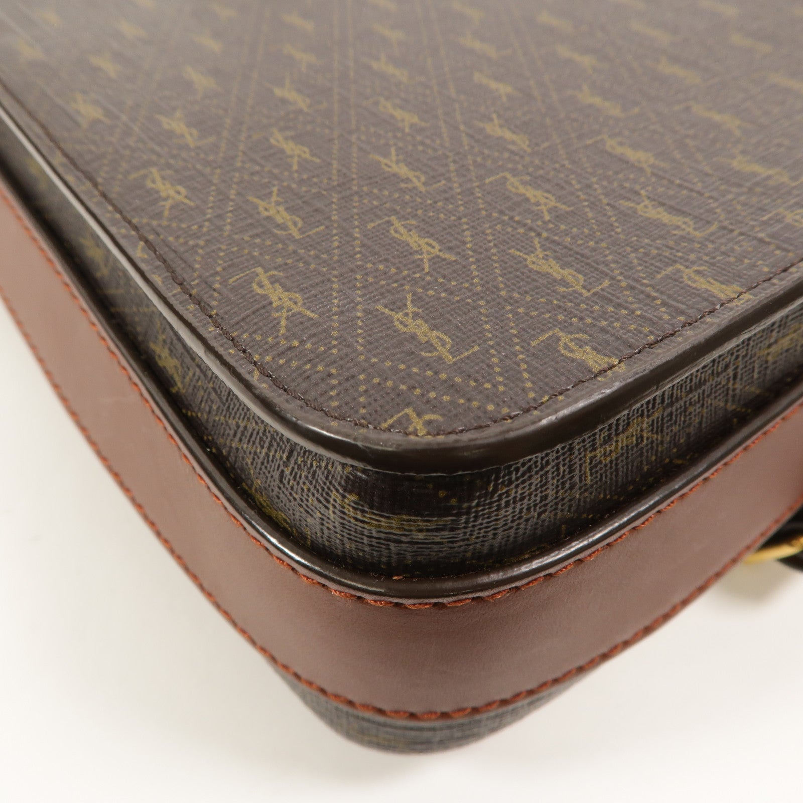 SAINT LAURENT 牛皮皮革Le Monogramme肩背袋
