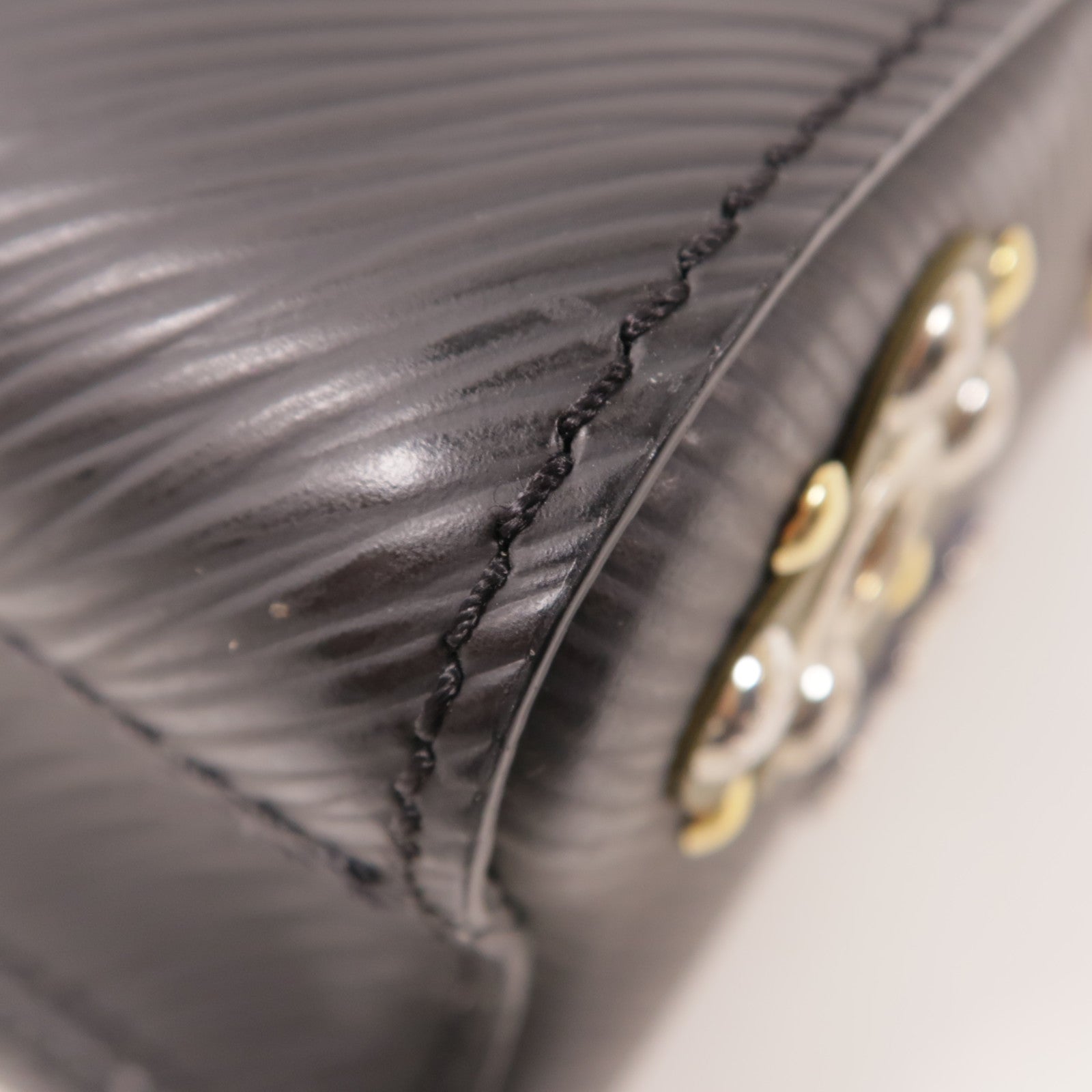 LOUIS VUITTON Epi Mechanical Flowers Twist金扣肩背袋