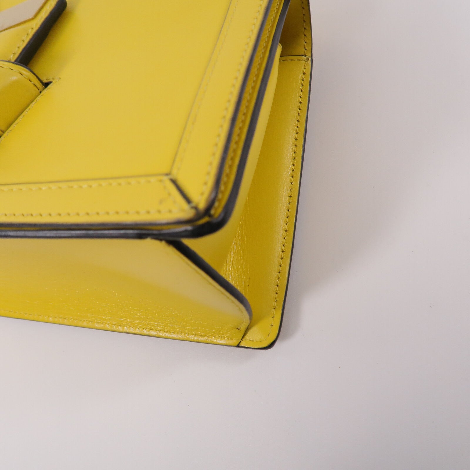 LOEWE 牛皮皮革Barcelona Bag肩背袋