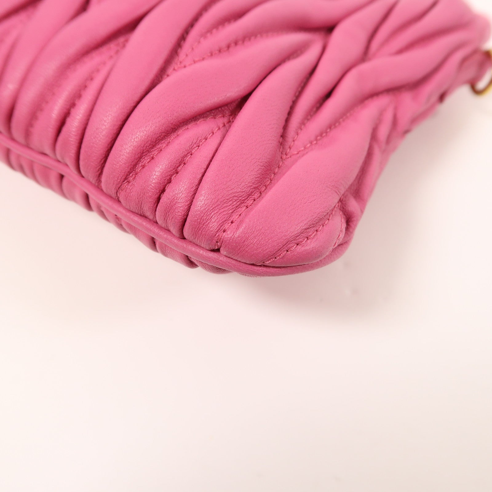 Miu Miu 羊皮皮革Shoulder Bag金扣肩背袋