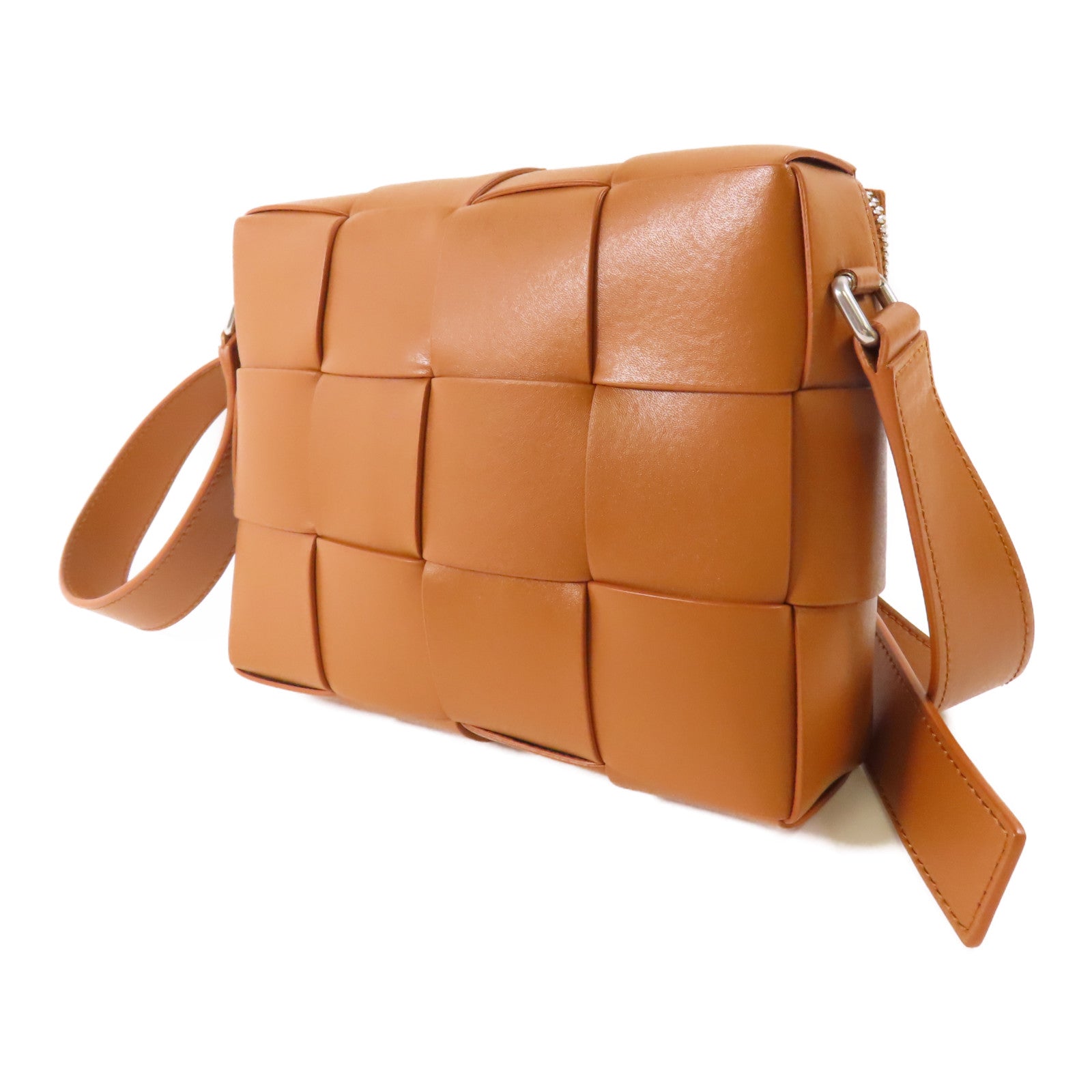 BOTTEGA VENETA 羊皮皮革Cassette銀扣肩背袋