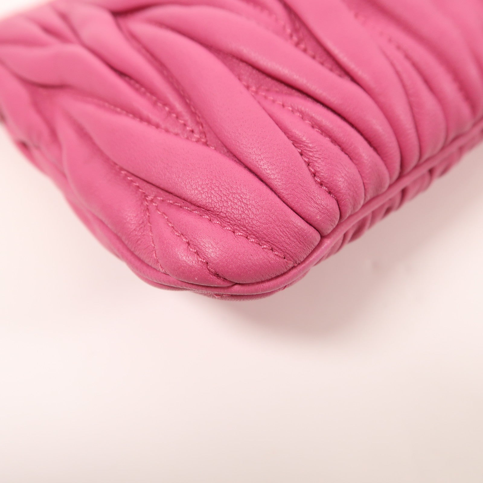 Miu Miu 羊皮皮革Shoulder Bag金扣肩背袋