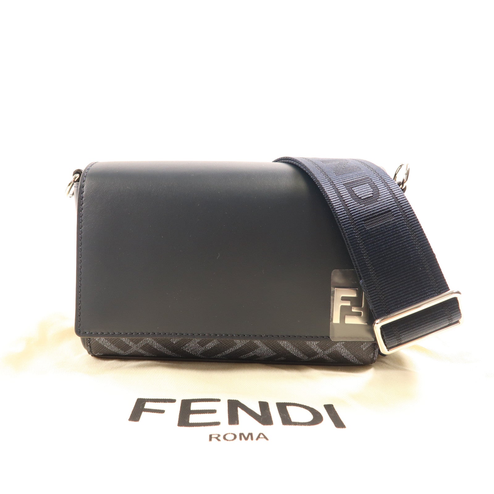 FENDI 皮革Shoulder Bag銀扣肩背袋