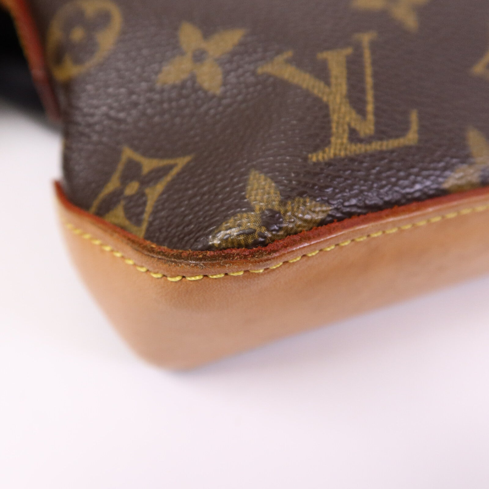 LOUIS VUITTON Monogram Trotteur金扣肩背袋