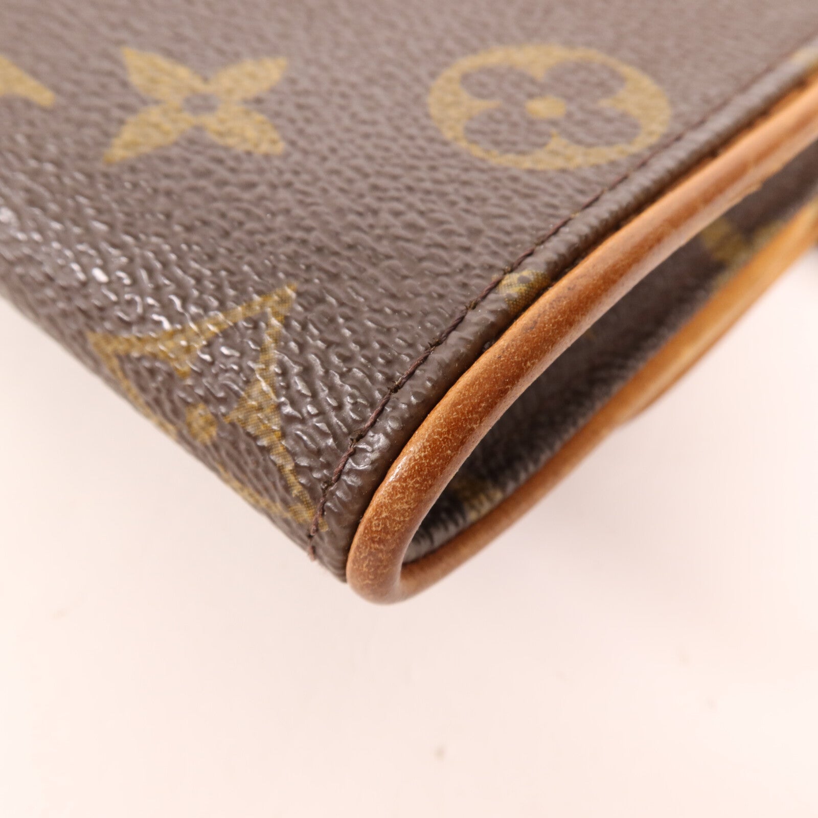 LOUIS VUITTON 【萬聖節商品】Monogram Pochette Twin PM金扣肩背袋