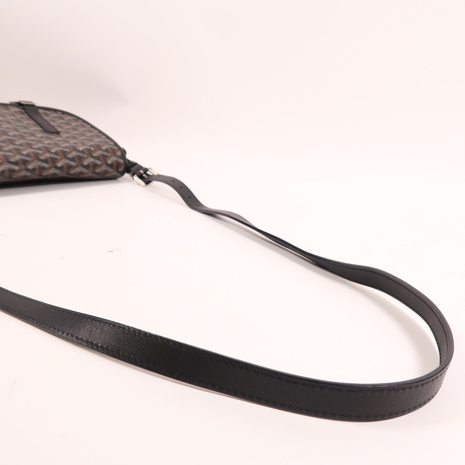 GOYARD 【激減優惠】塗層帆布1990-2000 Belvedere銀扣肩背袋黑色