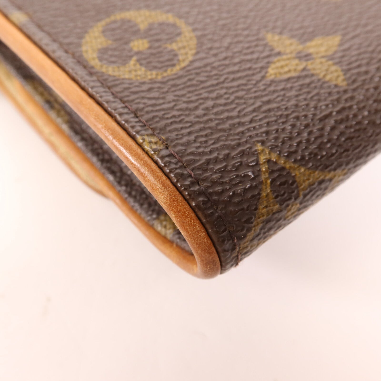 LOUIS VUITTON 【萬聖節商品】Monogram Pochette Twin PM金扣肩背袋