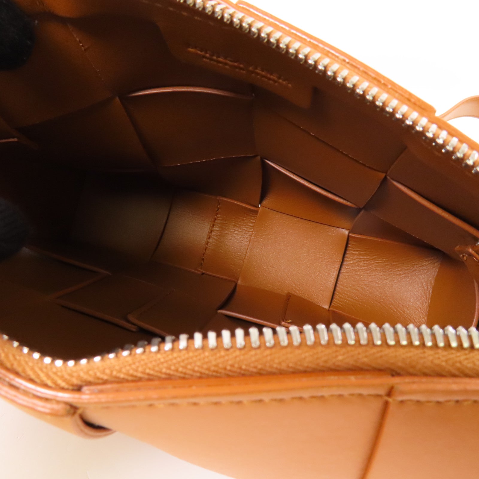 BOTTEGA VENETA 羊皮皮革Cassette銀扣肩背袋