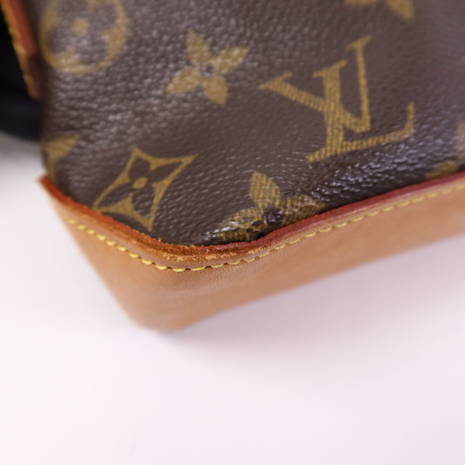 LOUIS VUITTON Monogram Trotteur金扣肩背袋