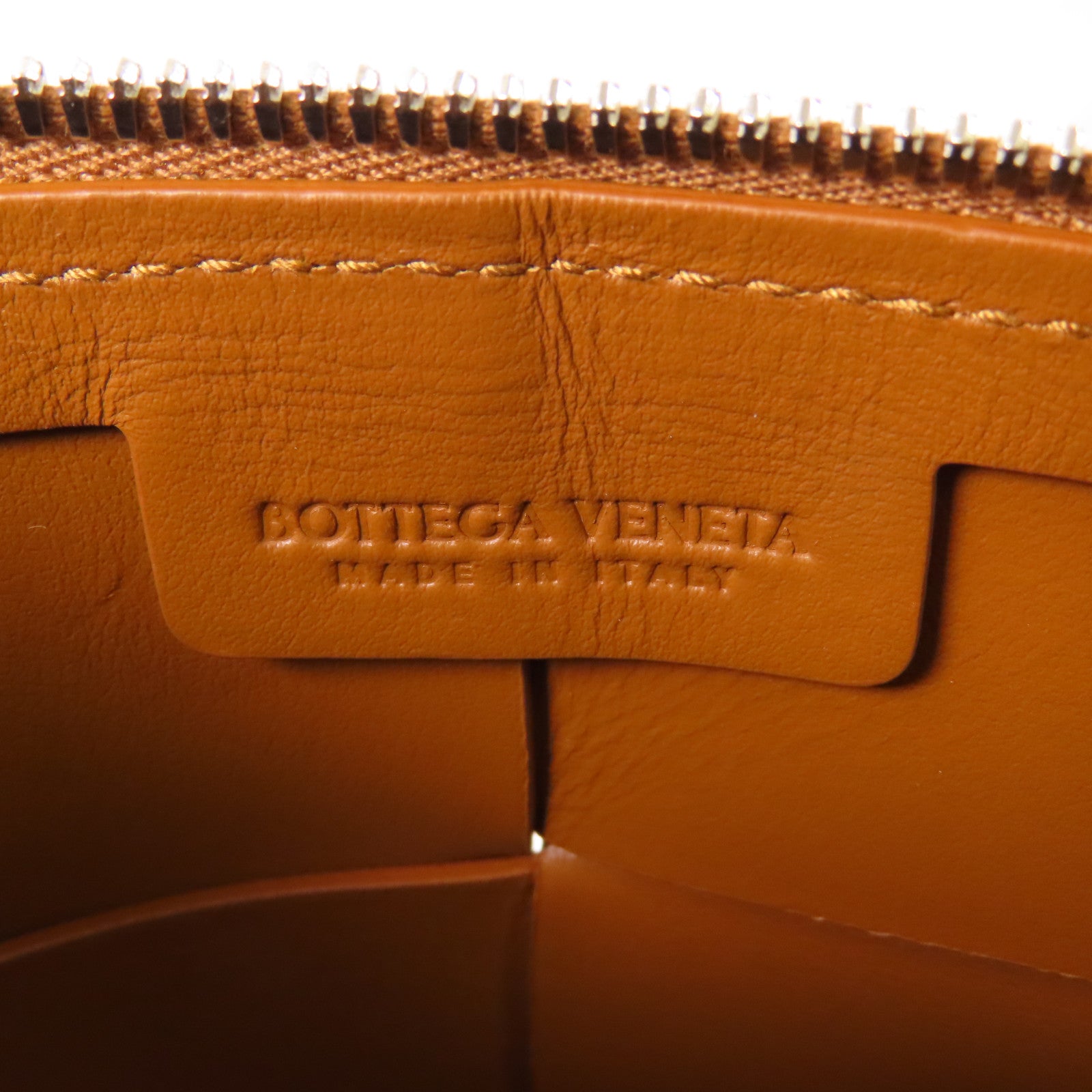 BOTTEGA VENETA 羊皮皮革Cassette銀扣肩背袋